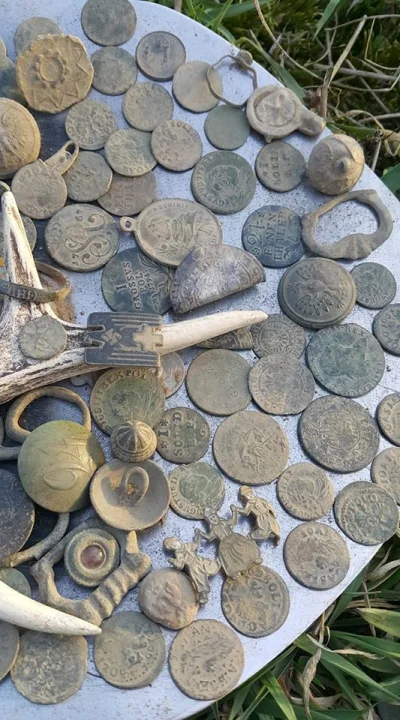 Zwiadowca_Historii - Prosto z piaszczystego pola... sporo ładnie zachowanych monet z ...