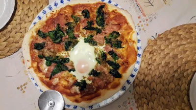 Jarek_P - Pizza ze szpinakiem, jajkiem, podsmażoną cebulką i szynką parmeńską :) 

...