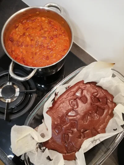 smyl - Sylwestrowe klasyki, czyli chili sin carne i brownie z jadłonomii gotowe. Jesz...