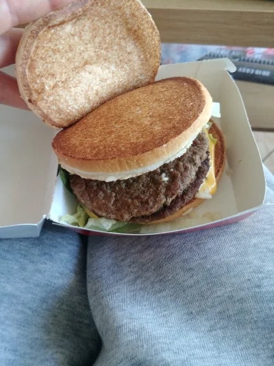 m1chau - > adłem wczoraj Big Maca i wyglądał jak na zdjęciu.

@supermoc: Tak #!$%@?...
