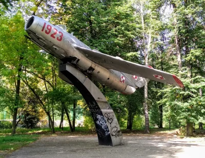 skrytek - W Czerwionce-Leszczynie mają pomnik z samolotu Mig-15. Spore wrażenie robi ...