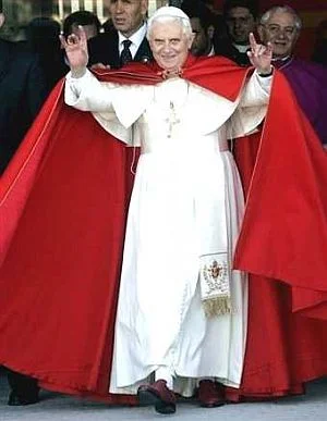 UsuniKonto - @Czarny_Sezam: A tu jest zjęcie papieża Benedykta XVI
