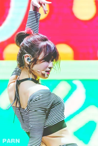 XKHYCCB2dX - #momo #twice 
#koreanka #japonka