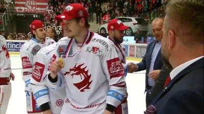 ajo48 - Po raz pierwszy w historii złoto Tipsport Ekstraligi dla Polaka.
#hokej