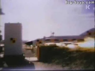 trebeter - odrzutowiec przy 800km/h uderza czołowo w ścianę