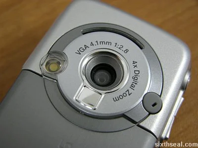 P.....i - Wiedzieliście, że stary Sony Ericsson k700i z 2004 roku, ma pod aparatem lu...