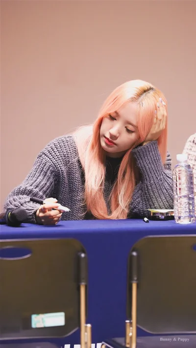 XKHYCCB2dX - #bona #wjsn
#koreanka