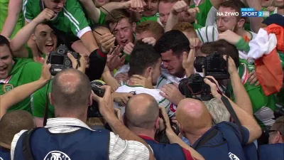 zooey - Płaczący Irlandczycy po wywalczeniu awansu z grupy.

#euro2016
#mecz
#pil...