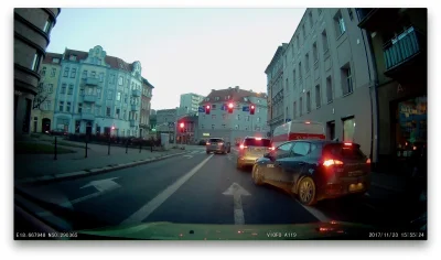 L3stko - Prawo jazdy z chipsów. Kierowca BMW omija pojazdy czekające na czerwonym świ...