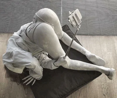 anenya - @klikus rzeźba 'The Evolution of the Selfie' Anny Uddenburg, tak mi się skoj...