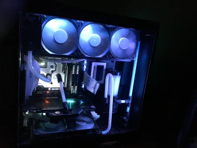 Moonman - Dołożyłem ledy i jest gitarka #pcmasterrace #pokazkomputer #munbudujecustom...