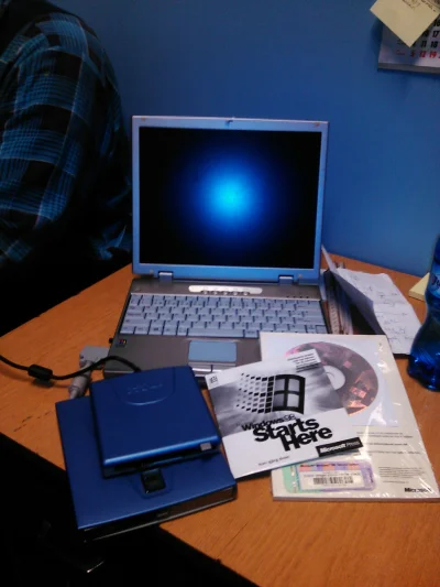 hydros - Kolega z pracy przyniósł dziś swojego starego laptopa, żeby go przywrócić do...