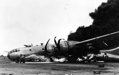 angelo_sodano - Bombowiec B-29, lotnisko na wyspie, 1945
#vaticanoarchive #iiwojnasw...