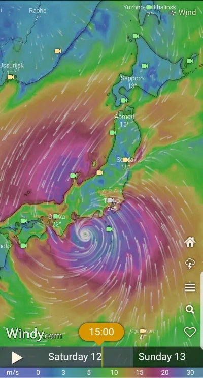 ama-japan - Właśnie dotarł tajfun nad centralną Japonię i Tokyo. Wieje strasznie, lej...