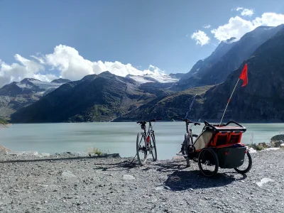manedhel - Jezioro Mattmark na 2200 na samym końcu doliny Saas w Szwajcarii. Po drugi...