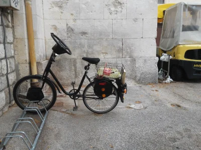 ntniwk - Taki oto #rower na swej drodze spotkałem niegdyś w #chorwacja ( ͡° ͜ʖ ͡°)