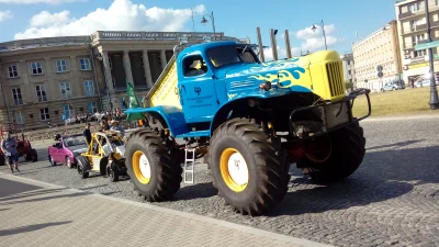 A.....o - Juz od okolo 10 lat widzę że ten monster truck jeździ na pochodzie juwenali...