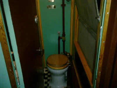 C.....W - Jest b. zacna toaleta (nie capi!) #kolej wąskotorowa #rogow