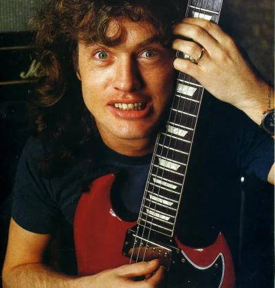 Saganis - - Bądź Angus Young
- Zakładasz z bratem zespół #acdc w 1973r
- Spędzacie ...