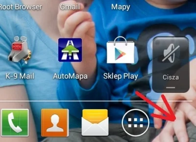 haxxx - Da się jakoś w Nova Launcher umieścić w tym miejscu folder z aplikacjami ? 

...