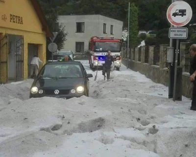 WstretnyOwsik - #pogoda #europa

 Nad Czechami przeszła superkomórka burzowa, a wraz...