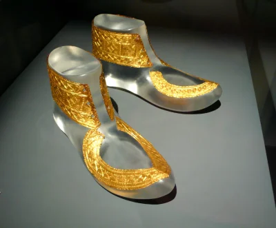 myrmekochoria - Ozdoba z butów germańskiego wodza z grobu Hochdorf, Niemcy 530 rok pr...