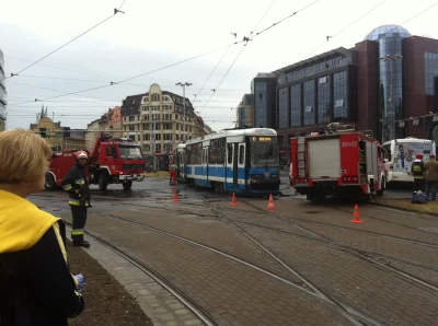 PanKara - #wroclaw #100wykolekonychtramwajow

10 na dominikanskim sie z czyms zderzyl...