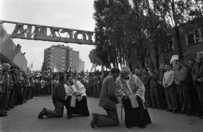 robekk1978 - obiecuje nie wypluć wafla.
#heheszki #historiajednejfotografii #1980 #s...
