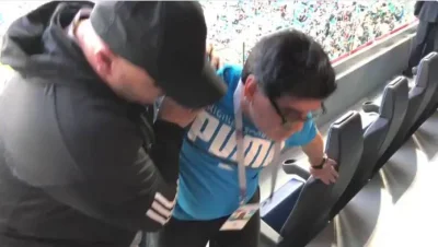 Andrzejq2rq - „Chory" Diego Maradona wynoszony ze stadionu po meczu reprezentacji Arg...