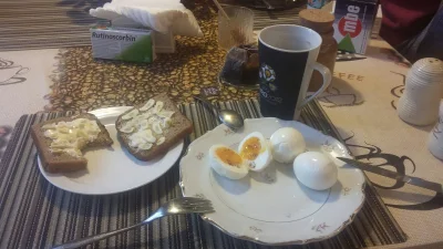 jankiel87 - Moje śniadanie. Czosnek + masło + sól :)