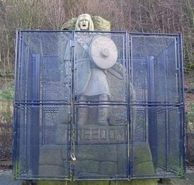 paszczurek - @Amfidiusz: Pomnik Williama Wallace'a, który walczył o wolność. #ironial...