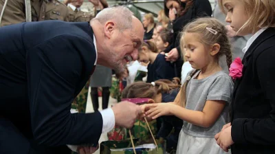 lavinka - Masz, wyślij rodzicom do łagrów. ;) #macierewicz #bekazpisu #dziendziecka