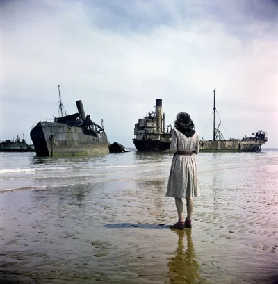 R2D2zSosnowca - Plaża w Normandii 1947
#fotohistoria #bylo?