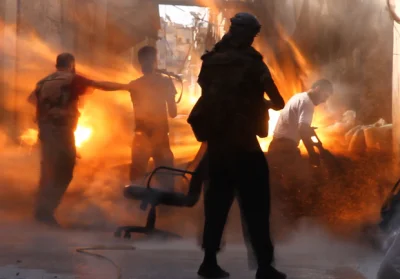 myrmekochoria - Scena z wojny w Syrii. Klatka (freezeframe) z wybuchu pocisku czołgu,...