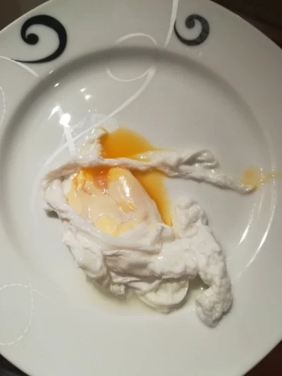 rudziaszo - Pierwsza próba zrobienia jajek w koszulce zakończona porażką. #gownowpis ...
