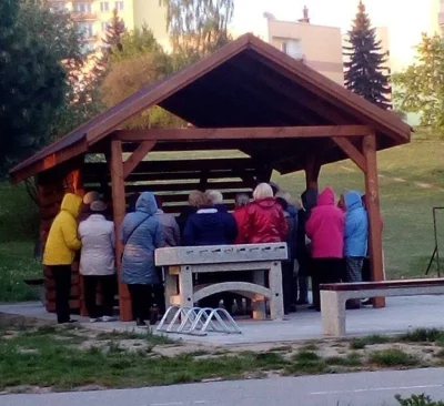 J.....c - Tylko niech nie wpuszczają staruszek, bo przejmą parki i zaczną się modlić
...