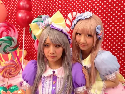 ama-japan - #japonka #ladnapani #japonia dwie dziewczyny z AKB48..tak kolorowo to chy...