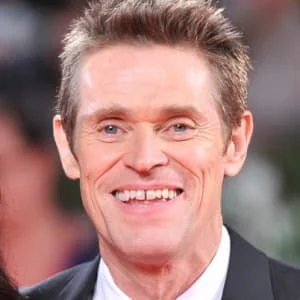 mireczekv2 - @GrubyRozowyKot: Wygląda troche jak Willem Dafoe