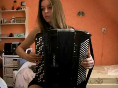straszakq - Ładna Pani pomyka na akordeonie La Valse d'Amélie Poulain ( ͡° ͜ʖ ͡°)

#m...