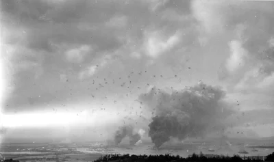 s.....w - Panorama bazy Pearl Harbor w dniu japońskiego ataku, 7 grudnia 1941 roku.
#...