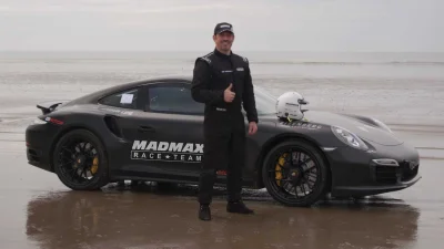 Karolekqqqq - Porsche 911 najszybszym autem na piachu!
Zazwyczaj na plaży się opalam...