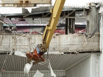 parachutes - Trwa właśnie wyburzanie najstarszego stadionu w Hiszpanii. Atletic Bilba...