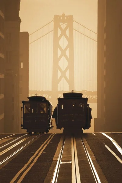 Nemezja - #metropolieswiata #fotografia #tramwaje 
Stare Tramwaje na tle Golden Gate...