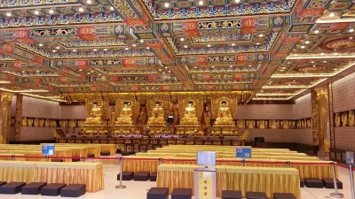 wujekG - wnętrze świątyni 
#wujekwazji #hongkong #ngongping