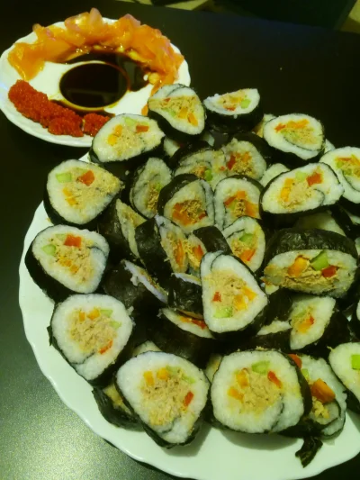 basia15 - Częstujcie się #gotujzwykopem #sushi 
Nierówne wiem ale nie mam dzisiaj moc...