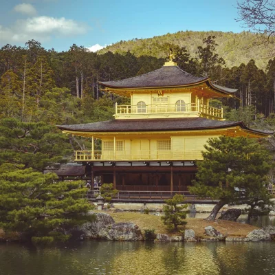 czesu - Złoty Pawilon w Kioto, jedna ze sztampowych pocztówek z Japonii. Dla osób nie...