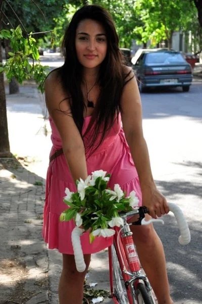 v.....r - #bikegirls #cyclechic #ladnapani
