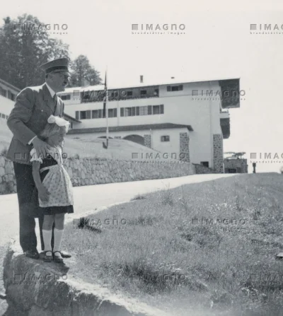 Budo - @MiedzianyBrodacz: Może kiedyś skrobnę coś większego :)
W Berghofie rozgrywa ...