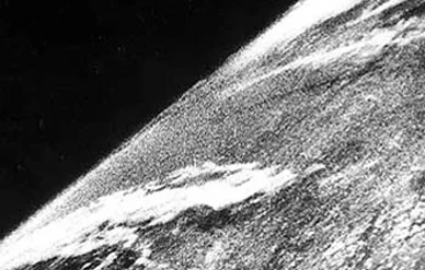 krl_krl - @darosoldier: yyy, pierwsze co wyleciało w kosmos to V2, tu zdjęcie z 1946
...