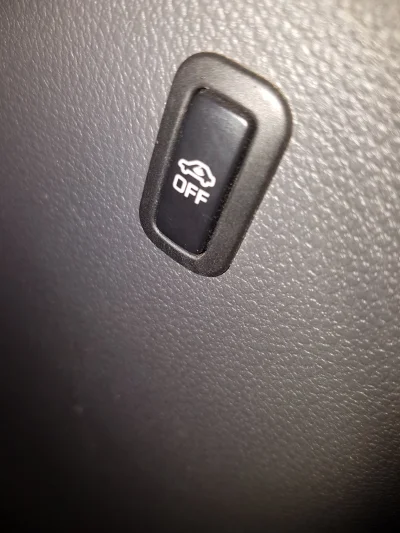 Zbigszew - Ktoś wie co to za przycisk? VW Touran w słupku bocznych przy drzwiach kier...